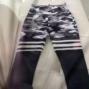 NWOT LGNDRY pants